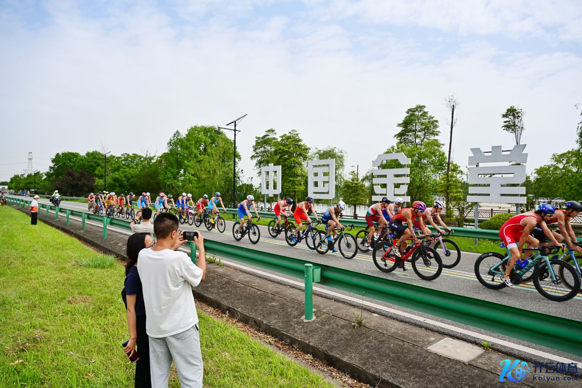 本次世界杯赛设须眉优秀组和女子优秀组，总竞赛距离为51.5千米。本日，广漠顶尖选手伸开浓烈角逐，最终来自好意思国的里斯&middot;万纳森以 01:39:42 的收获获取须眉优秀组的第又名，来自以色列的萨查尔&middot;萨吉福、澳大利亚的布兰登&middot;科普兰鉴别获取第二名和第三名；个东说念主中立领会员瓦伦蒂娜&middot;莉娅索娃以 01:53:22的收获获取女子优秀组的第又名，来自波兰的罗克萨娜&middot;斯卢佩克、西班牙的萨拉&middot;格瑞罗&middot;曼索鉴别获取第二名和第三名。